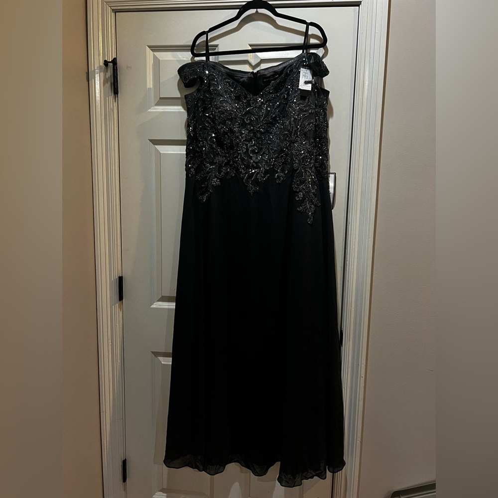 Betsy & Adam 22W Off the shoulder Beaded top chiffon bottom!